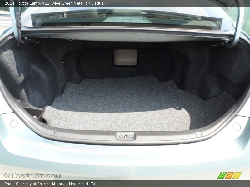 Aloe Green Metallic / Bisque 2011 Toyota Camry XLE