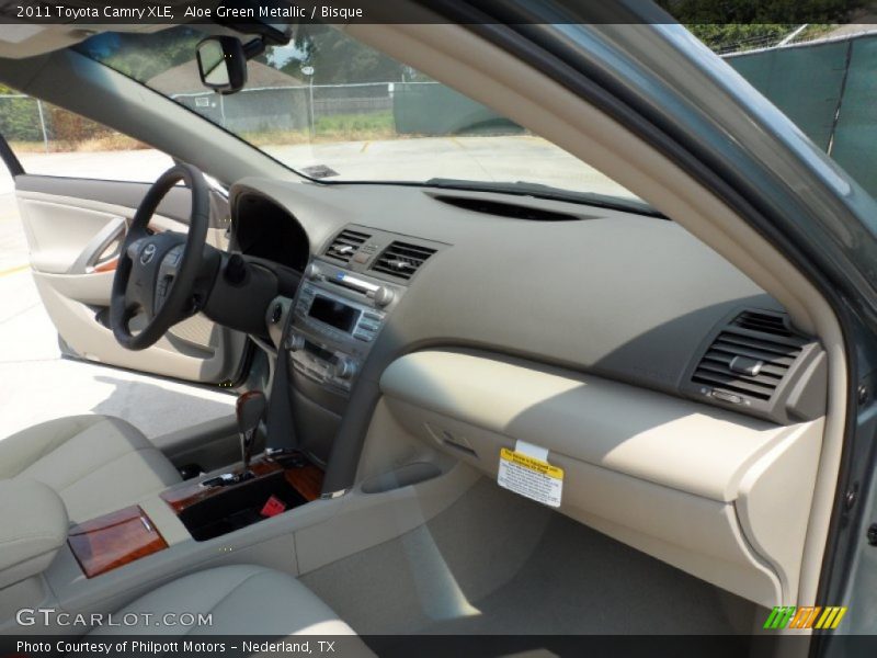 Aloe Green Metallic / Bisque 2011 Toyota Camry XLE