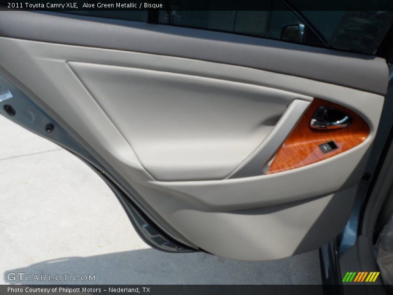 Aloe Green Metallic / Bisque 2011 Toyota Camry XLE