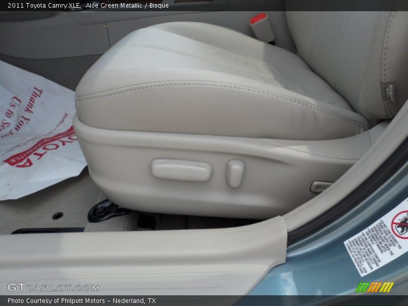 Aloe Green Metallic / Bisque 2011 Toyota Camry XLE