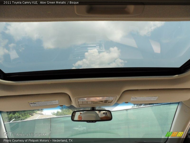 Aloe Green Metallic / Bisque 2011 Toyota Camry XLE