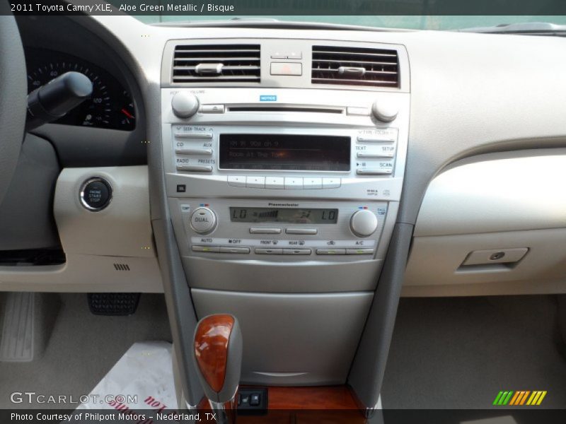 Aloe Green Metallic / Bisque 2011 Toyota Camry XLE