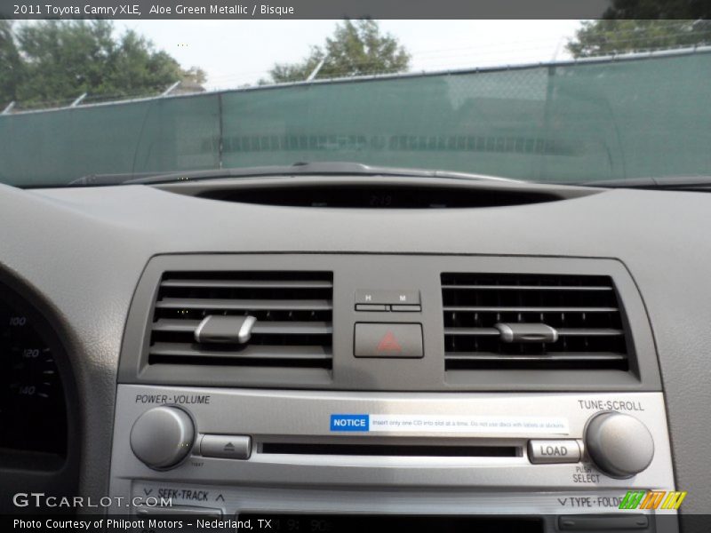 Aloe Green Metallic / Bisque 2011 Toyota Camry XLE