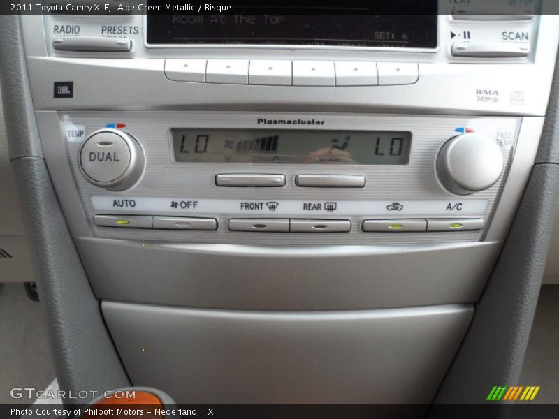 Aloe Green Metallic / Bisque 2011 Toyota Camry XLE