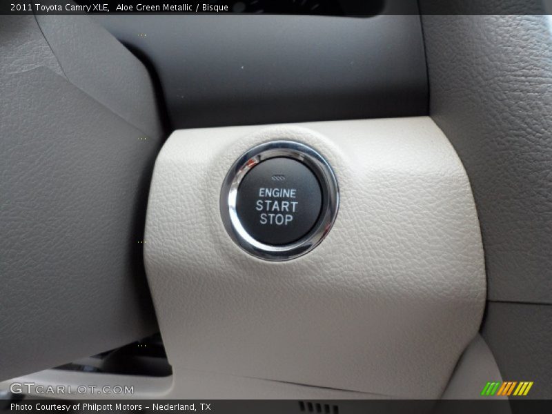 Aloe Green Metallic / Bisque 2011 Toyota Camry XLE