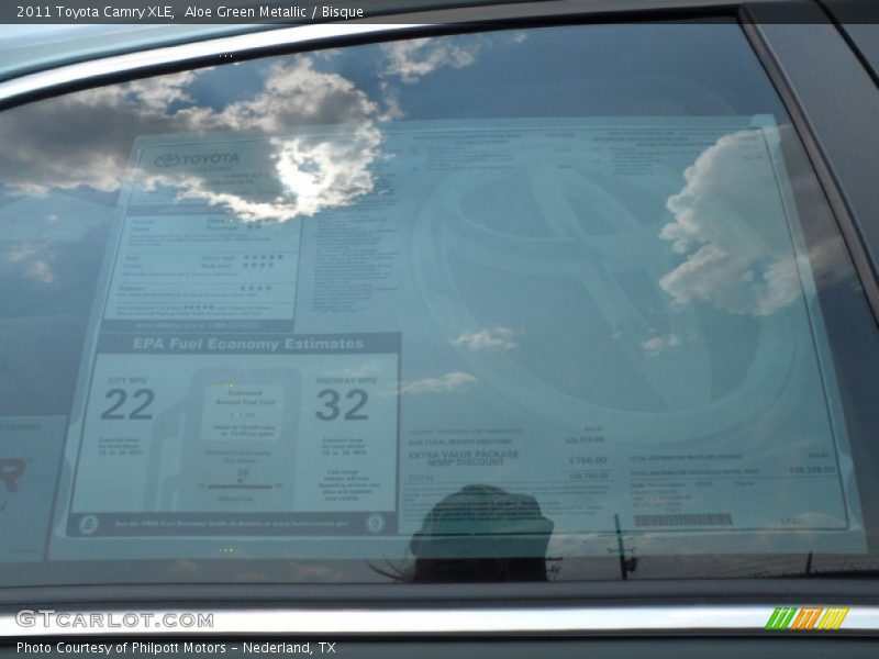 Aloe Green Metallic / Bisque 2011 Toyota Camry XLE
