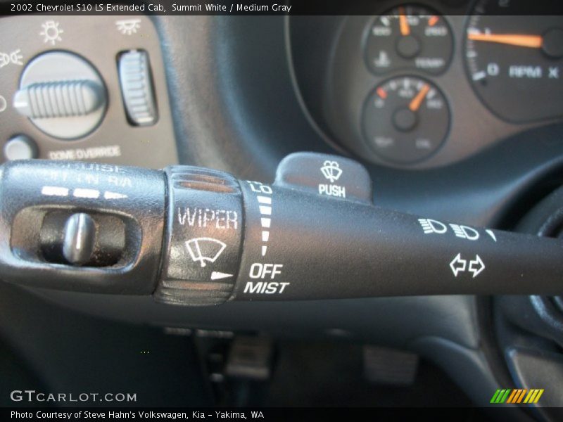 Controls of 2002 S10 LS Extended Cab