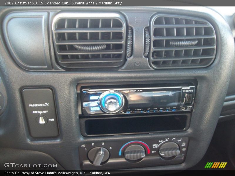 Summit White / Medium Gray 2002 Chevrolet S10 LS Extended Cab