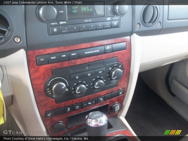 Stone White / Khaki 2007 Jeep Commander Limited 4x4