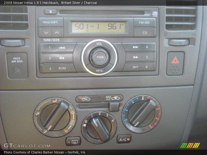 Brillant Silver / Charcoal 2009 Nissan Versa 1.8 S Hatchback