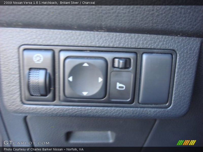 Brillant Silver / Charcoal 2009 Nissan Versa 1.8 S Hatchback