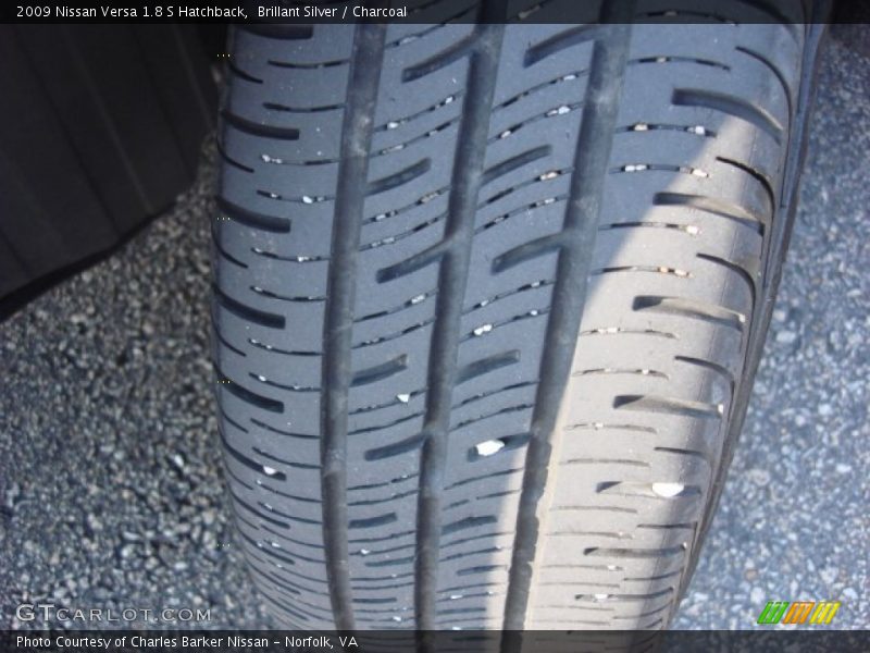 Brillant Silver / Charcoal 2009 Nissan Versa 1.8 S Hatchback