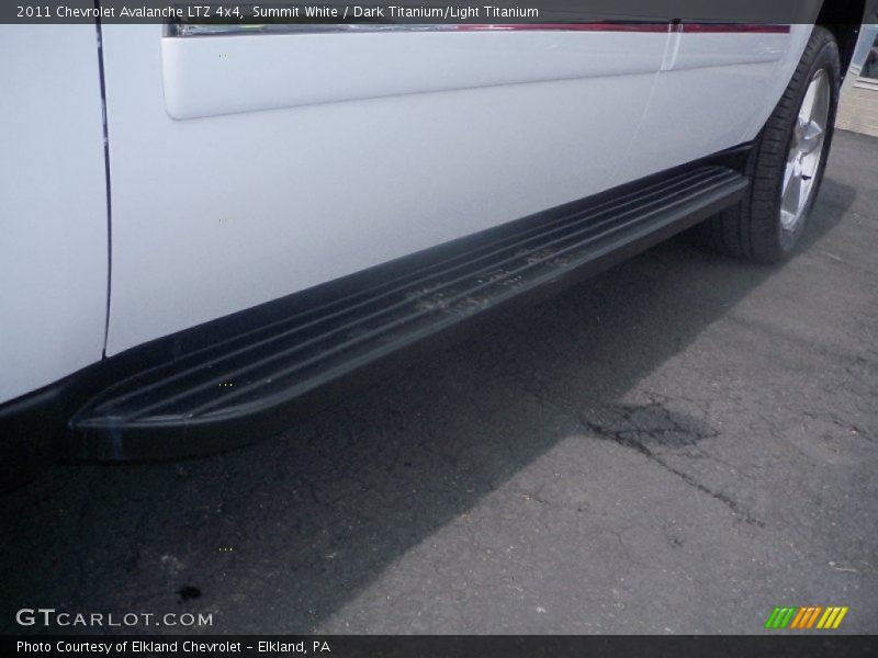Summit White / Dark Titanium/Light Titanium 2011 Chevrolet Avalanche LTZ 4x4