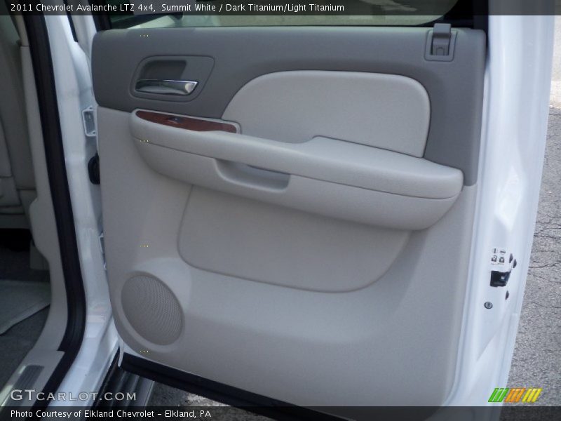 Summit White / Dark Titanium/Light Titanium 2011 Chevrolet Avalanche LTZ 4x4