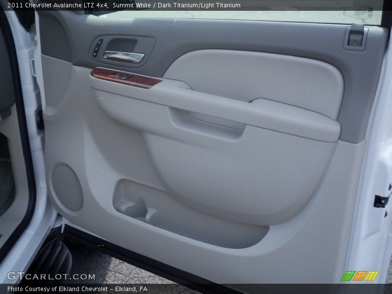 Summit White / Dark Titanium/Light Titanium 2011 Chevrolet Avalanche LTZ 4x4