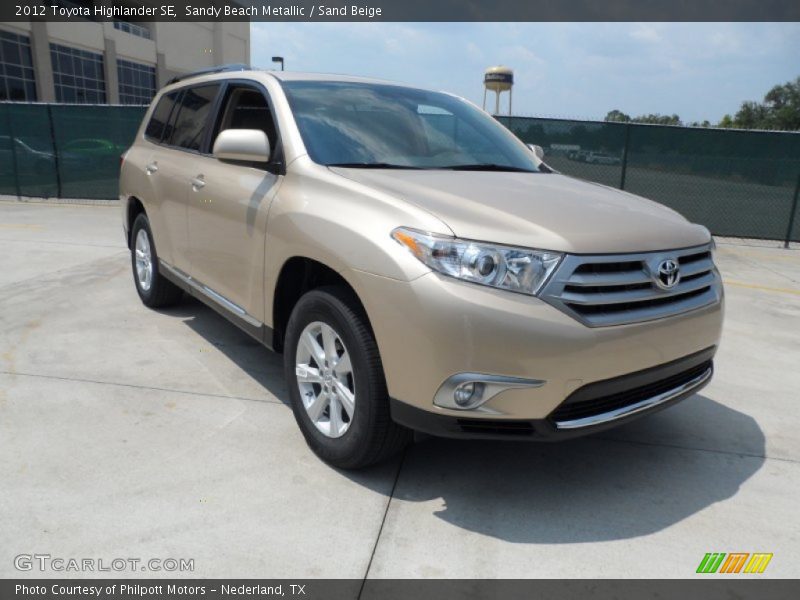 Front 3/4 View of 2012 Highlander SE