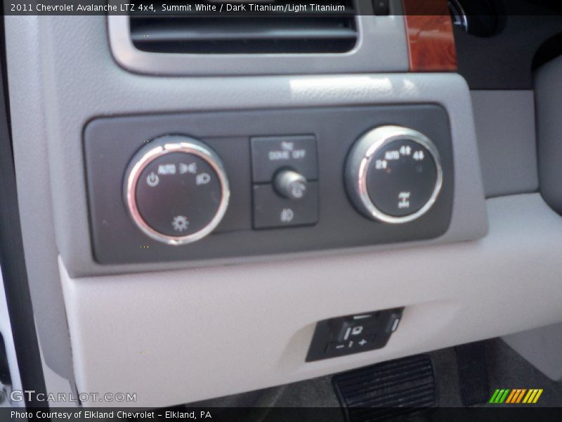 Summit White / Dark Titanium/Light Titanium 2011 Chevrolet Avalanche LTZ 4x4