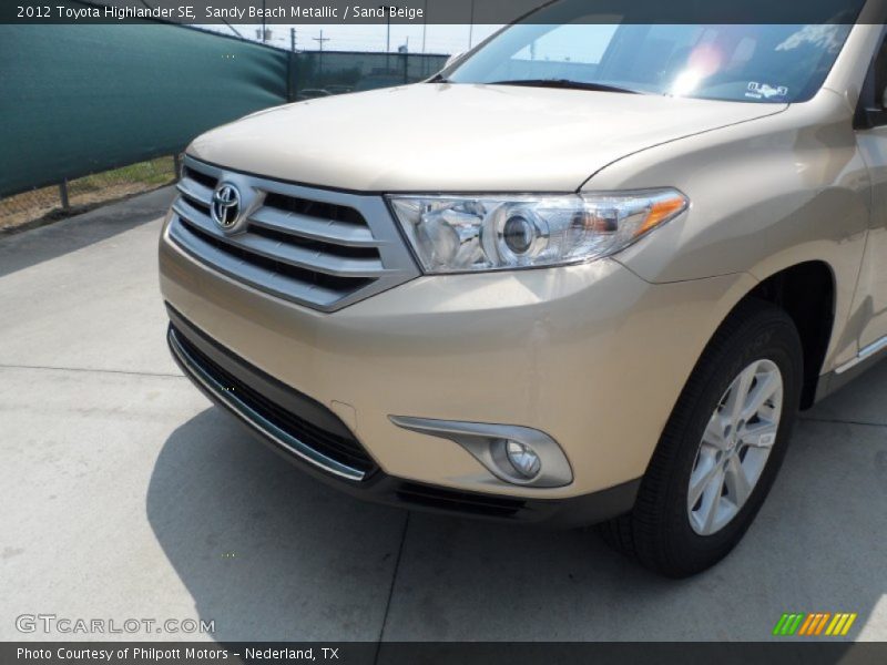 Sandy Beach Metallic / Sand Beige 2012 Toyota Highlander SE