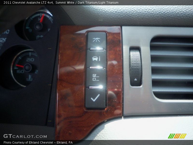 Summit White / Dark Titanium/Light Titanium 2011 Chevrolet Avalanche LTZ 4x4