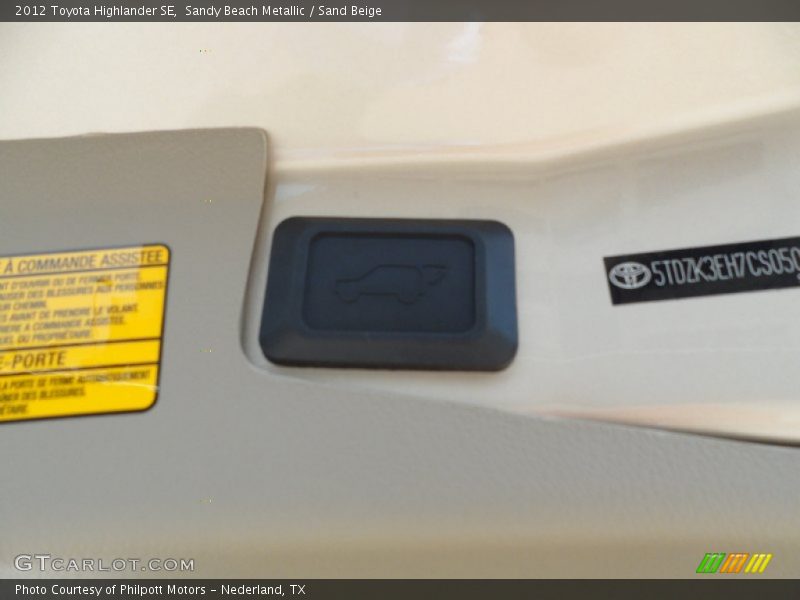 Sandy Beach Metallic / Sand Beige 2012 Toyota Highlander SE