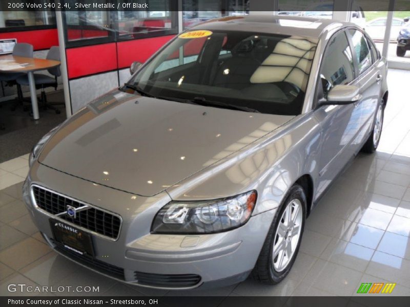 Silver Metallic / Off Black 2006 Volvo S40 2.4i