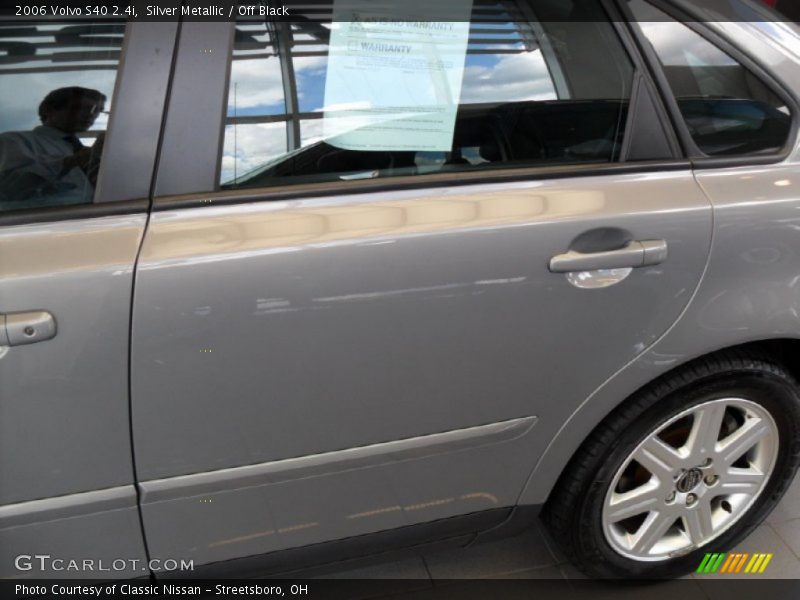 Silver Metallic / Off Black 2006 Volvo S40 2.4i