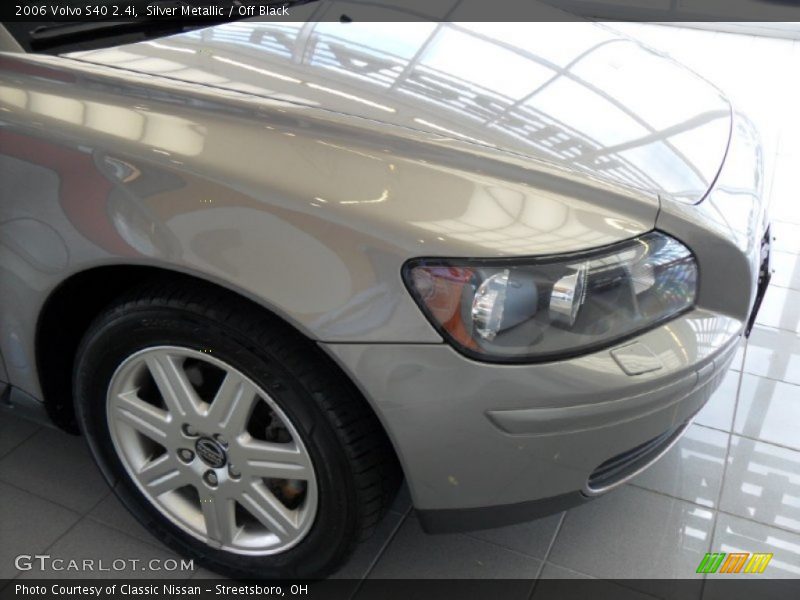 Silver Metallic / Off Black 2006 Volvo S40 2.4i