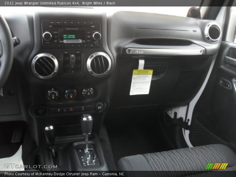 Bright White / Black 2012 Jeep Wrangler Unlimited Rubicon 4x4