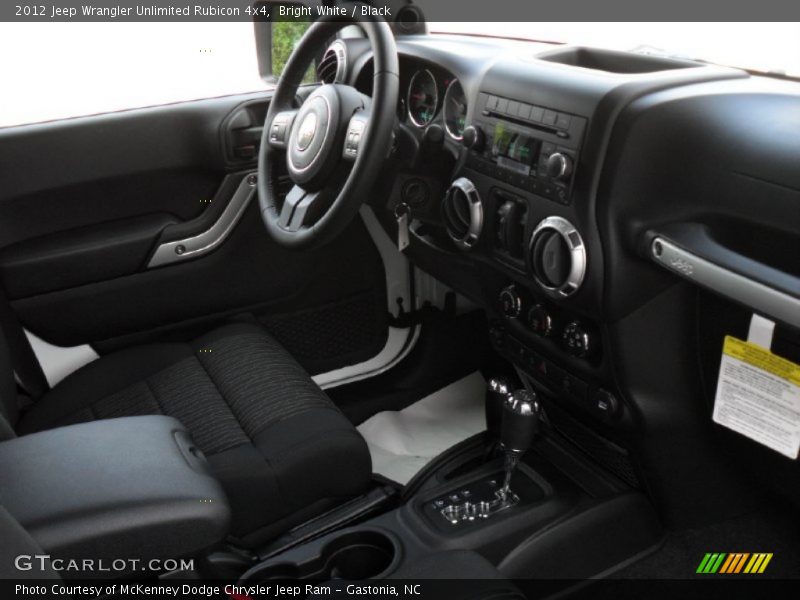 Bright White / Black 2012 Jeep Wrangler Unlimited Rubicon 4x4