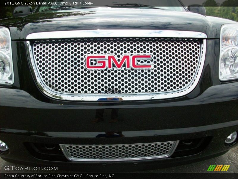 Onyx Black / Ebony 2011 GMC Yukon Denali AWD