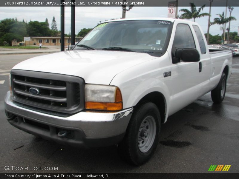 Front 3/4 View of 2000 F250 Super Duty XL Extended Cab