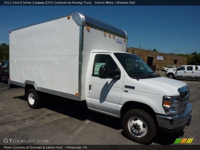 Front 3/4 View of 2011 E Series Cutaway E350 Commercial Moving Truck