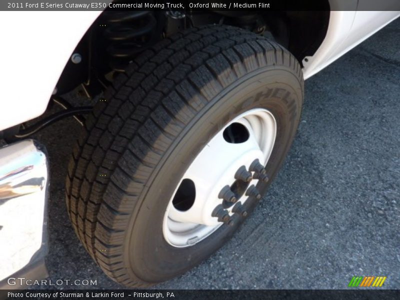 Oxford White / Medium Flint 2011 Ford E Series Cutaway E350 Commercial Moving Truck