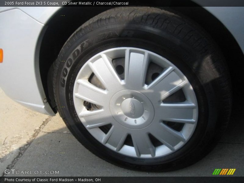 CD Silver Metallic / Charcoal/Charcoal 2005 Ford Focus ZX3 S Coupe