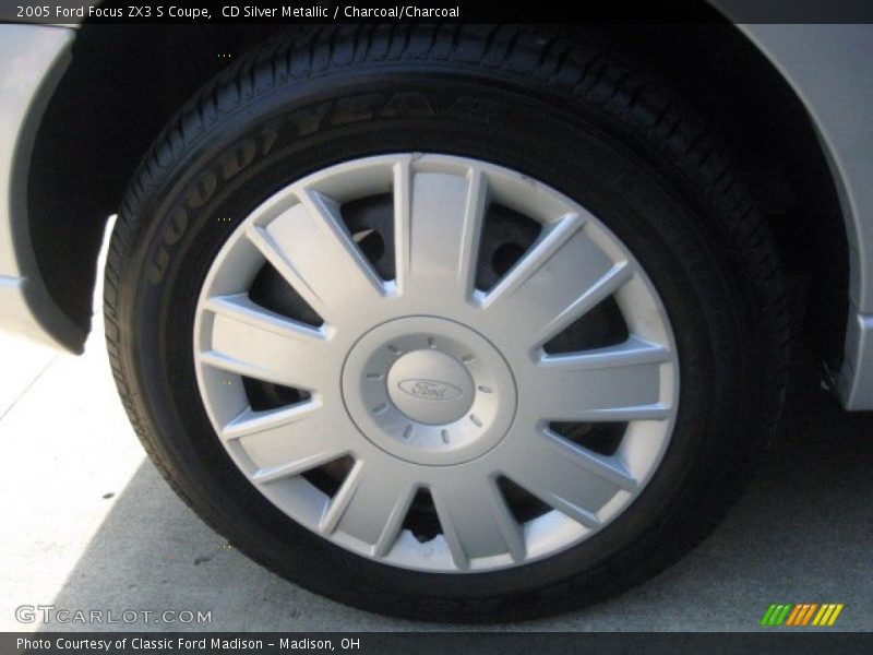 CD Silver Metallic / Charcoal/Charcoal 2005 Ford Focus ZX3 S Coupe
