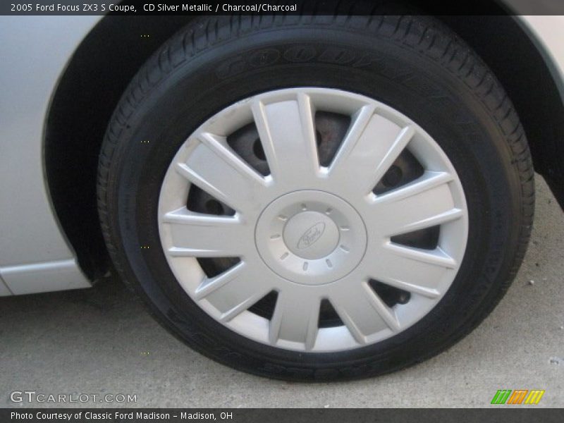 CD Silver Metallic / Charcoal/Charcoal 2005 Ford Focus ZX3 S Coupe