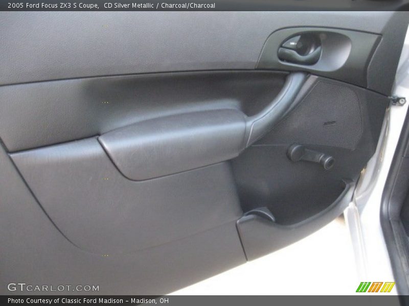 CD Silver Metallic / Charcoal/Charcoal 2005 Ford Focus ZX3 S Coupe