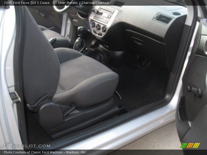 CD Silver Metallic / Charcoal/Charcoal 2005 Ford Focus ZX3 S Coupe