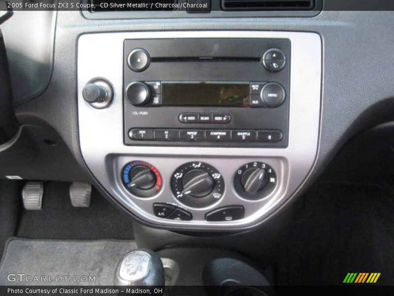 CD Silver Metallic / Charcoal/Charcoal 2005 Ford Focus ZX3 S Coupe