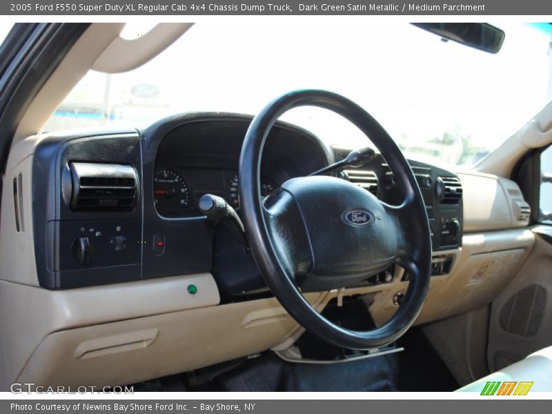 Dashboard of 2005 F550 Super Duty XL Regular Cab 4x4 Chassis Dump Truck