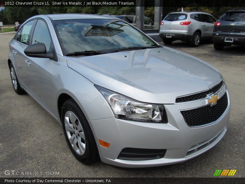 Front 3/4 View of 2012 Cruze LS