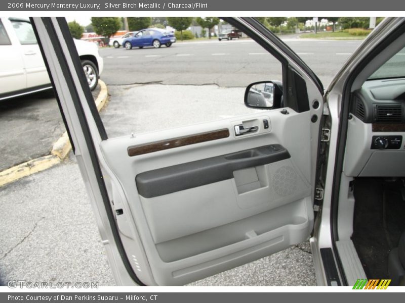Door Panel of 2006 Monterey Luxury