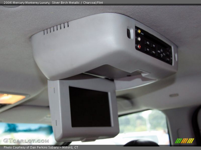 Controls of 2006 Monterey Luxury