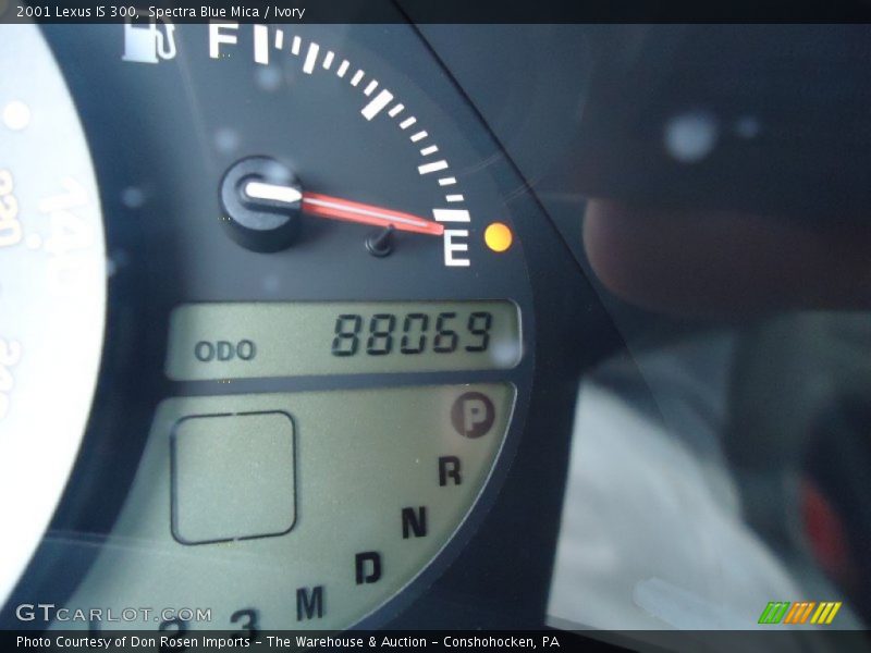 Spectra Blue Mica / Ivory 2001 Lexus IS 300