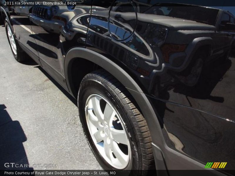 Ebony Black / Beige 2011 Kia Sorento LX