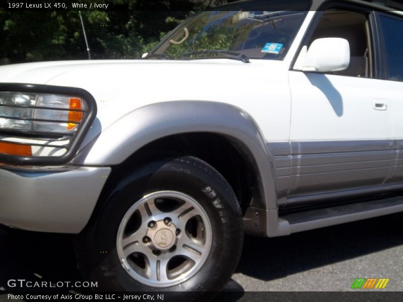 White / Ivory 1997 Lexus LX 450