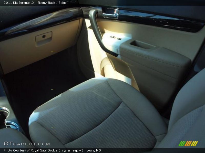 Ebony Black / Beige 2011 Kia Sorento LX