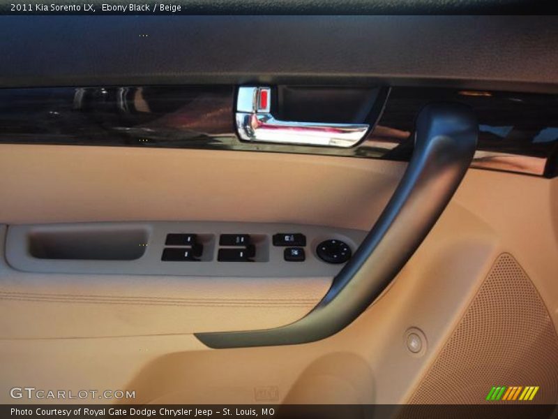 Ebony Black / Beige 2011 Kia Sorento LX