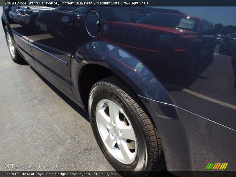 Modern Blue Pearl / Medium Slate Gray/Light Shale 2009 Dodge Grand Caravan SE