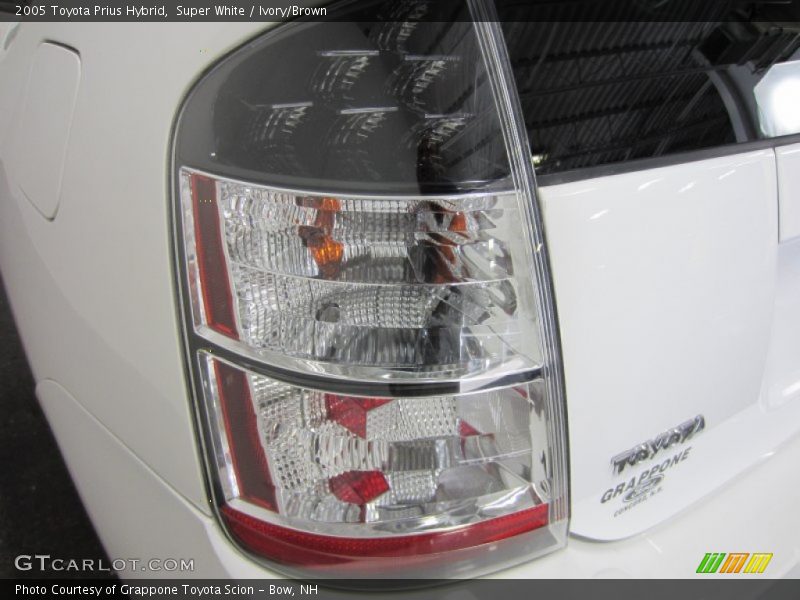 Super White / Ivory/Brown 2005 Toyota Prius Hybrid